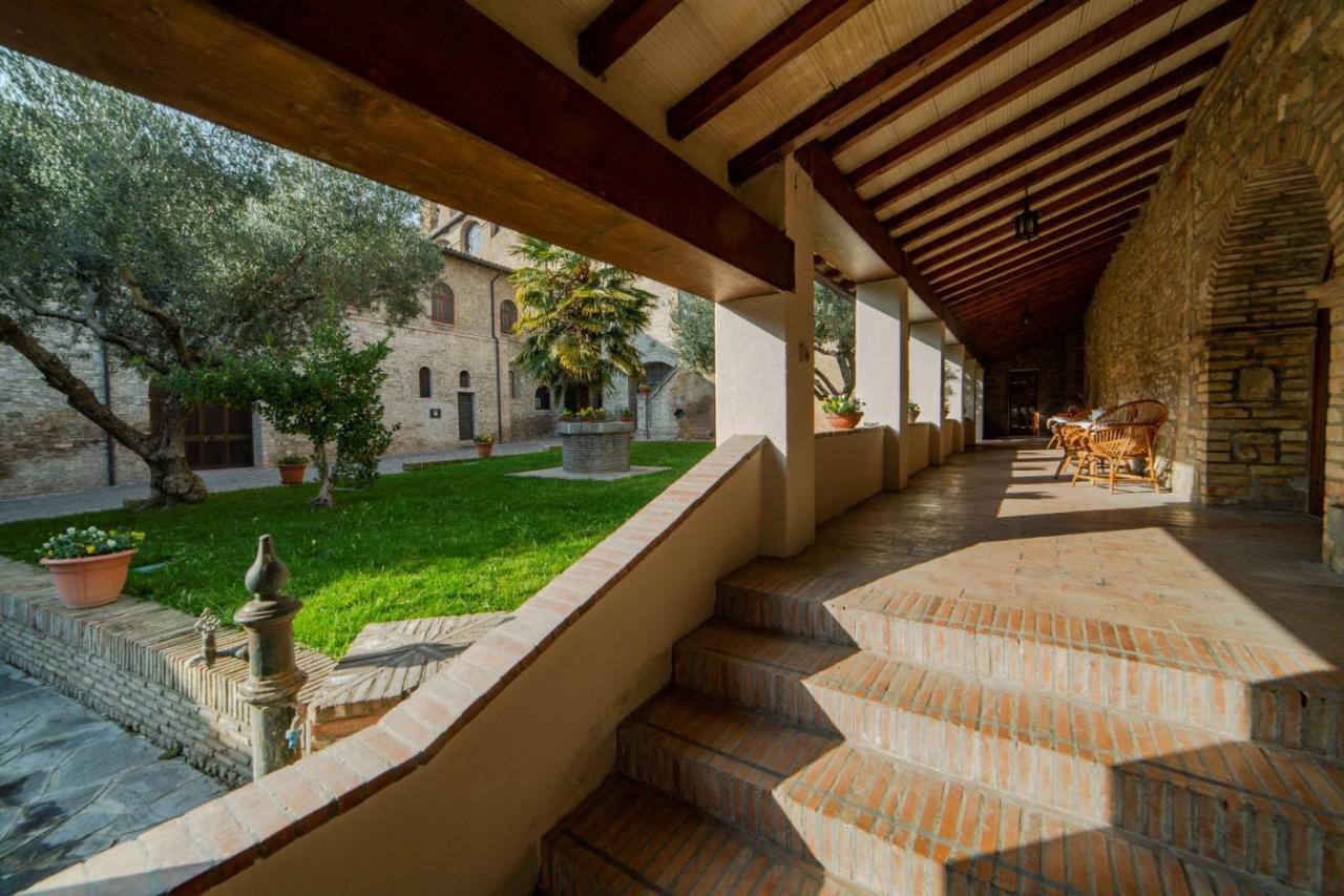 Il Monastero Di Bevagna Bed & Breakfast Exterior foto